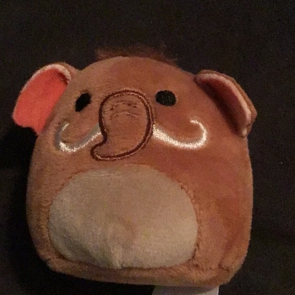 Squishmallows Micro Chienda the Woolly Mammoth - Picture 5 of 5